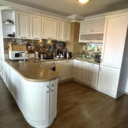 Luxury 3-br & Sky Terrace *