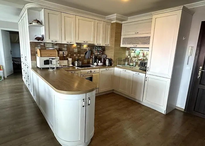 Luxury 3-br & Sky Terrace *